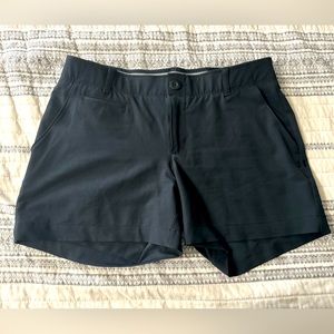 Under Armour fitted headgear women’s shorts, size 4